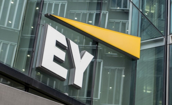 ΕΥ: Μείωση 5% δημόσιων εγγραφών και εσόδων 36% σε διεθνές επίπεδο το 2023