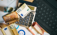 Πότε θα καταβληθούν τα επιδόματα του ΟΠΕΚΑ