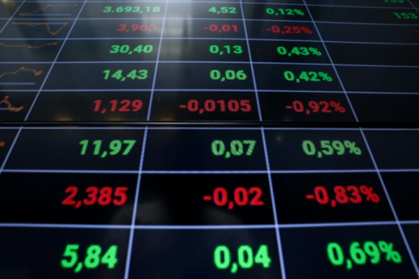 Χρηματιστήριο: Άνοιγμα με ήπια πτώση (-0,48%) και επαναφορά στη ζώνη των 1.350 μονάδων