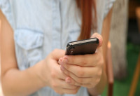 Βόλος: Κινδύνευσε να καεί 19χρονη - Πήρε φωτιά το κινητό της όταν μιλούσε