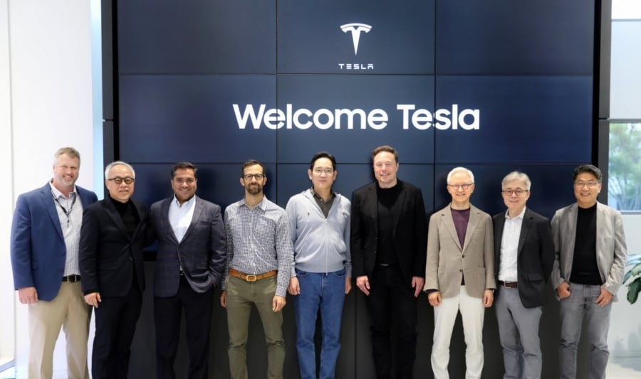 Samsung και Tesla σε mega-deal 16,5 δισ. δολαρίων για ημιαγωγούς