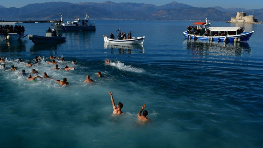 Θεοφάνια: Με λαμπρότητα εορτάστηκαν σε όλη τη χώρα