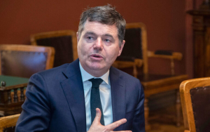 Ντόναχιου: Η Ε.Ε. πρέπει να ενισχύσει τους κανόνες για την πτώχευση τραπεζών