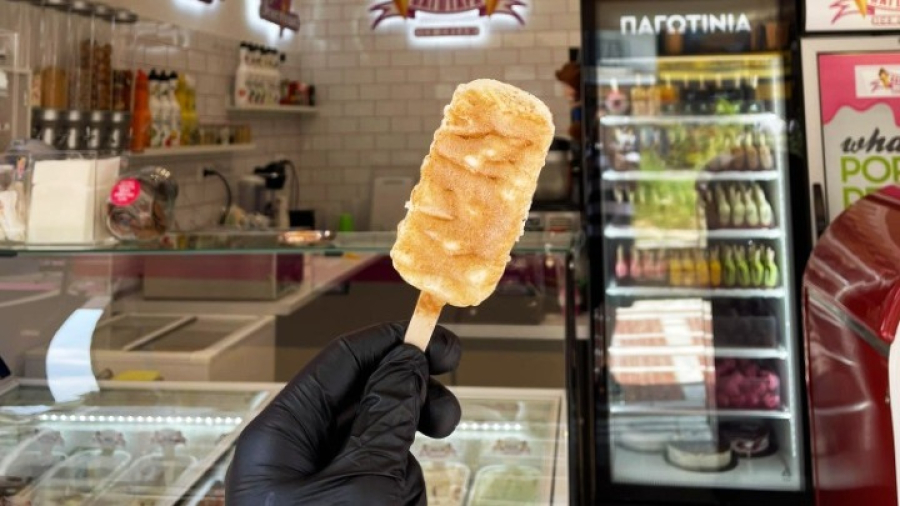 Θεσσαλονίκη: Η μπουγάτσα έγινε κατά λάθος... παγωτό ξυλάκι κι έχει ενθουσιάσει τους τουρίστες