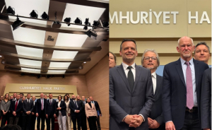 Στο συνέδριο του CHP στην Άγκυρα οι Δούκας και Παπανδρέου