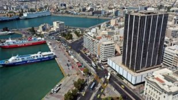 Πειραιάς: Συνεχίζεται η απεργία των εργαζομένων στο λιμάνι