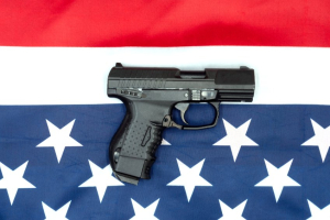 ΗΠΑ: Δικαστήριο ανέτρεψε νόμο στο Τέξας που απαγόρευε στους νέους 18 με 21 ετών να κατέχουν όπλα