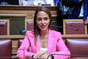 Δ. Μιχαηλίδου: «Για πρώτη φορά οι “Νταντάδες της Γειτονιάς” σε όλη τη χώρα — Η πλατφόρμα ανοίγει στις 24 Απριλίου»