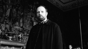 Ένα σουρεαλιστικό οπτικό παραμύθι σε γειτονιές της Αθήνας, δια χειρός Γιώργου Λάνθιμου