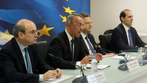 Εξειδίκευση μέτρων - Σταϊκούρας: Οι παρεμβάσεις για συνταξιούχους, ρύθμιση οφειλών - Βελτιώσεις του εξωδικαστικού