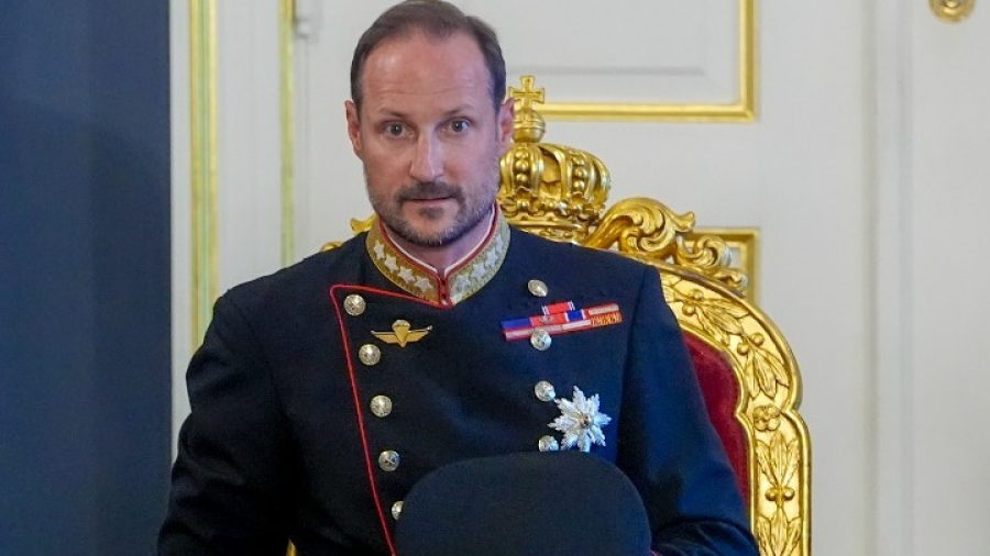 Νορβηγία: Χάακον, ο νέος βασιλιάς της χώρας, ένας άνθρωπος χαμηλών τόνων, λάτρης του σερφ και της μουσικής