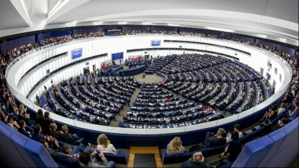 Το Ευρωκοινοβούλιο απαγορεύει στους λομπίστες της Huawei την είσοδο στα κτίρια του