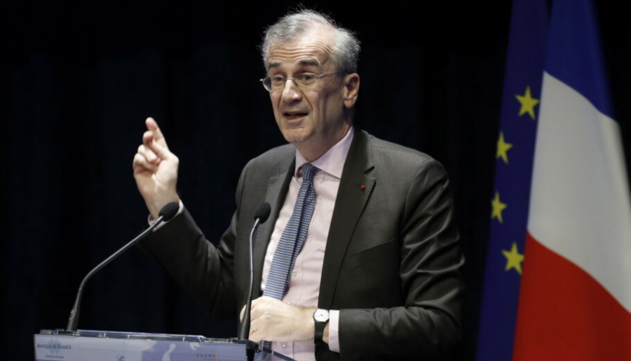 Βιλερουά ντε Γκαλό (ΕΚΤ): Δεν πρέπει να καθυστερήσουμε πάρα πολύ την πρώτη μείωση επιτοκίων