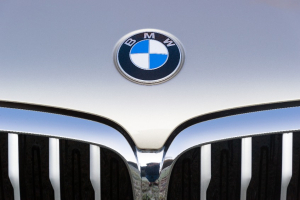 BMW: Εξασφαλίζει χάλυβα χαμηλών εκπομπών CO2 για το παγκόσμιο δίκτυο παραγωγής