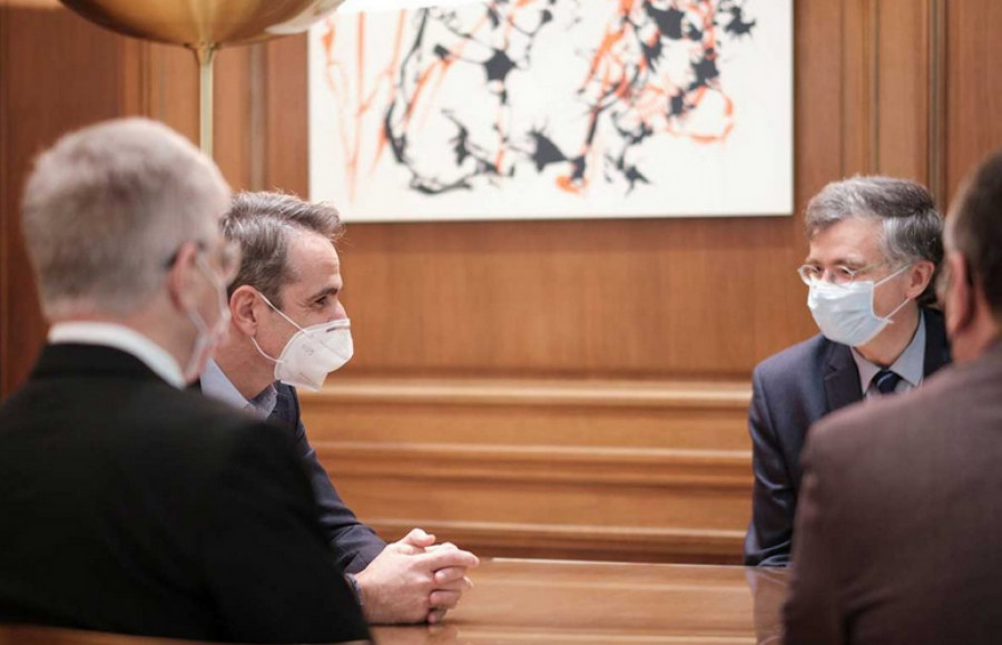 Συνάντηση Μητσοτάκη - Αρμπέρ για το φάρμακο κατά της COVID-19