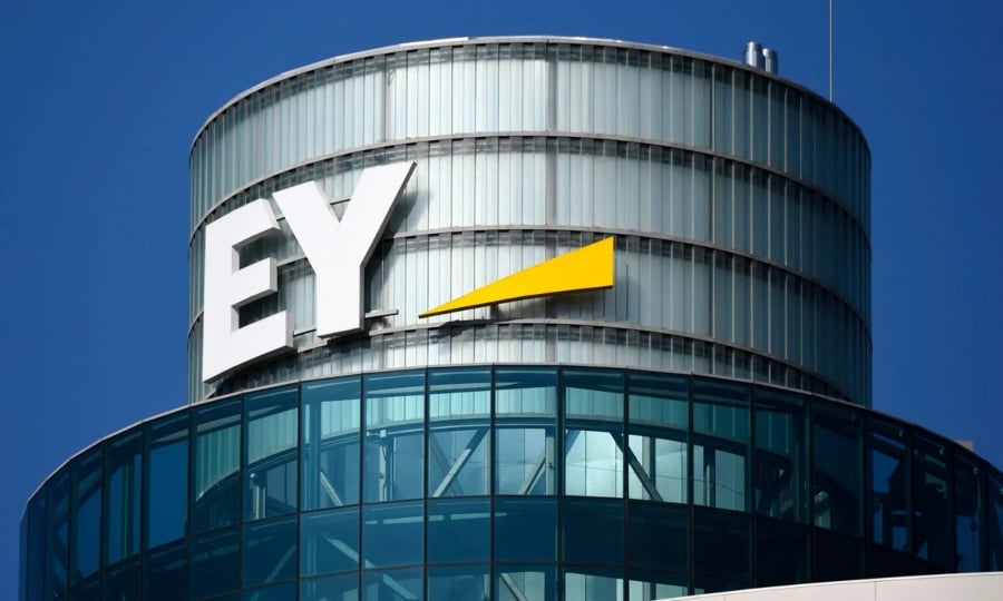 EY: Αύξηση εσόδων 4,7% στα 57 δισ. δολάρια το 2026 – Ανάπτυξη σε όλες τις αγορές