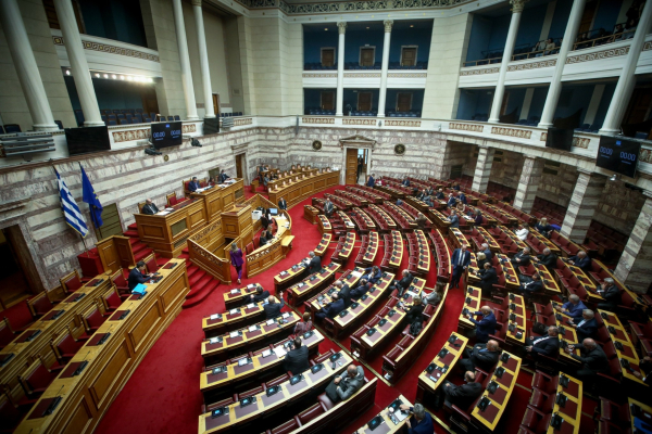 Ψηφίστηκε το ν/σ που προβλέπει μέτρα ενίσχυσης του εισοδήματος και στήριξης της οικογένειας