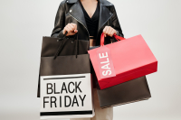 Σε ρυθμούς “Black Friday” και “Cyber Monday” προσφορών επιχειρήσεις και καταναλωτές