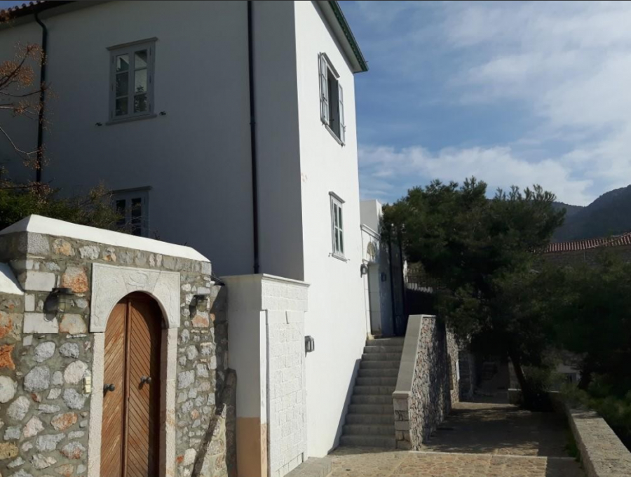 Σε πλειστηριασμό βίλα στην Ύδρα έναντι 2,05 εκατ. ευρώ
