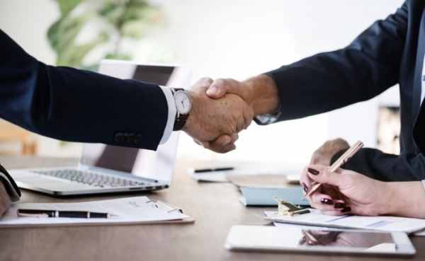 H Bain &amp; Company προβλέπει ανάκαμψη της αγοράς συγχωνεύσεων και εξαγορών - Ετήσια αύξηση 13% το 2024