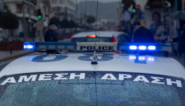 Σοκ στην Καρδίτσα: Άνδρας μαχαίρωσε την σύντροφό του μπροστά στους γονείς της