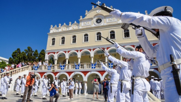 Η Ελλάδα γιορτάζει την Κοίμηση της Θεοτόκου