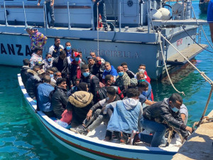 Μάλτα: Δεκάδες μετανάστες έφθασαν στην ξηρά μετά τη διάσωσή τους στη Μεσόγειο