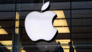 Ο Τραμπ απειλεί την Apple με 25% δασμούς για τα iPhone που δεν κατασκευάζονται στις ΗΠΑ