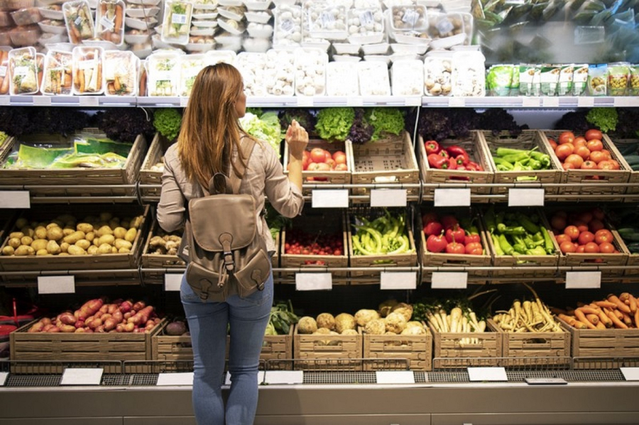 Έρευνα Nielsen: Ώθηση στον τζίρο του λιανεμπορίου τροφίμων από τον τουρισμό