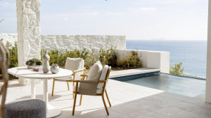 Four Seasons Hotel Mykonos: Συνδυάζοντας τη διαχρονική πολυτέλεια με την αυθεντική ψυχή της Μυκόνου