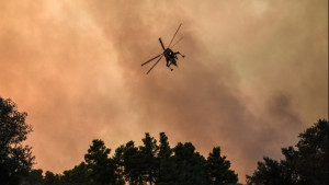 Πυρκαγιά στο Σχίνο Λουτρακίου: Εκκενώθηκαν οικισμοί
