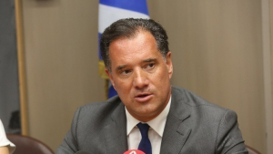 Γεωργιάδης: «Υπάρχουν υπουργοί που είναι σε ένα αεροπλάνο και γυρνάνε το σύμπαν»
