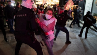 Τουρκία: Δακρυγόνα εναντίον γυναικών που διαδήλωναν