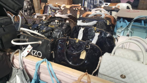 Θεσσαλονίκη: Κατάσχεση χιλιάδων απομιμητικών προϊόντων επώνυμων εταιρειών - Πρόστιμο 30.000 ευρώ