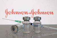 Johnson &amp; Johnson: Ζήτησε από Pfizer, Μoderna και AstraZeneca έρευνα για τις θρομβώσεις
