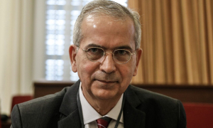 Ο πρόεδρος του Ελεγκτικού Συνεδρίου, Γιάννης Σαρμάς, επικρατέστερος υπηρεσιακός πρωθυπουργός