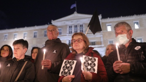 "Πάρε με όταν φτάσεις": Μεγάλη συγκέντρωση, αλλά και επεισόδια στο Σύνταγμα