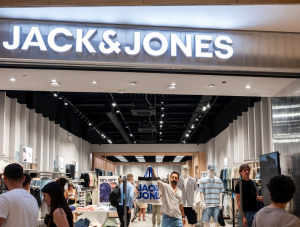 JACK &amp; JONES: Εγκαίνια του νέου της καταστήματος στο The Mall Athens