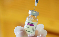 Βρετανική ανάλυση: Δύο δόσεις του AstraZeneca κάνουν το εμβόλιο 85-90% αποτελεσματικό κατά της συμπτωματικής νόσου