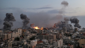 Οι Παλαιστίνιοι καταγγέλλουν πως το Ισραήλ διέπραξε «σφαγή» εκτοπισμένων στη Ράφα