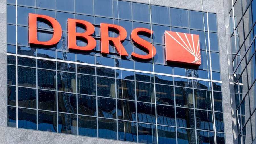 DBRS: Το ελληνικό χρέος και η δαπάνη για τόκους θα μειώνονται τα επόμενα χρόνια παρά το αυξημένο κόστος δανεισμού