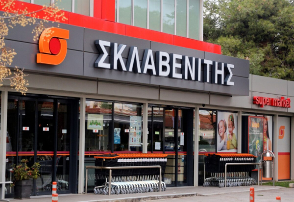 Σκλαβενίτης - Αναπροσαρμογή αποδοχών: Αύξηση του εισαγωγικού μισθού στα 1.000 ευρώ