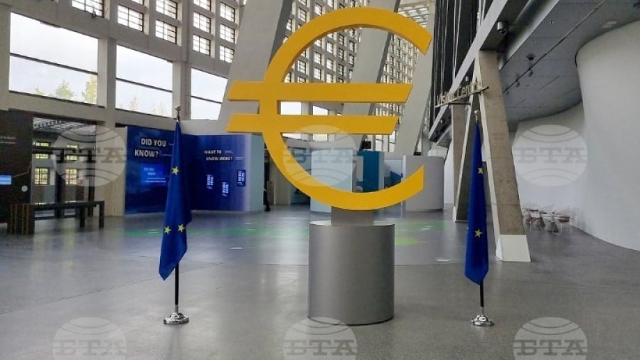 Στο κατώφλι του ευρώ η Βουλγαρία: ορόσημο με αστερίσκους - ευκαιρία, ρίσκα και πολιτική αστάθεια (DW)