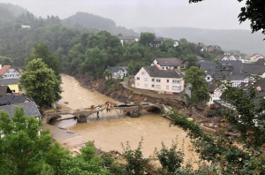 Ολλανδία: Πλημμυρισμένα ποτάμια απειλούν πόλεις και χωριά