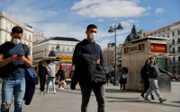 Ισπανία: Υποχρεωτική η χρήση μάσκας, ακόμη και όταν τηρούνται οι αποστάσεις