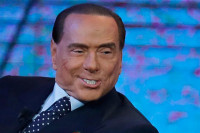 Σίλβιο Μπερλουσκόνι: Εξιτήριο από το νοσοκομείο για τον «Καβαλιέρε»