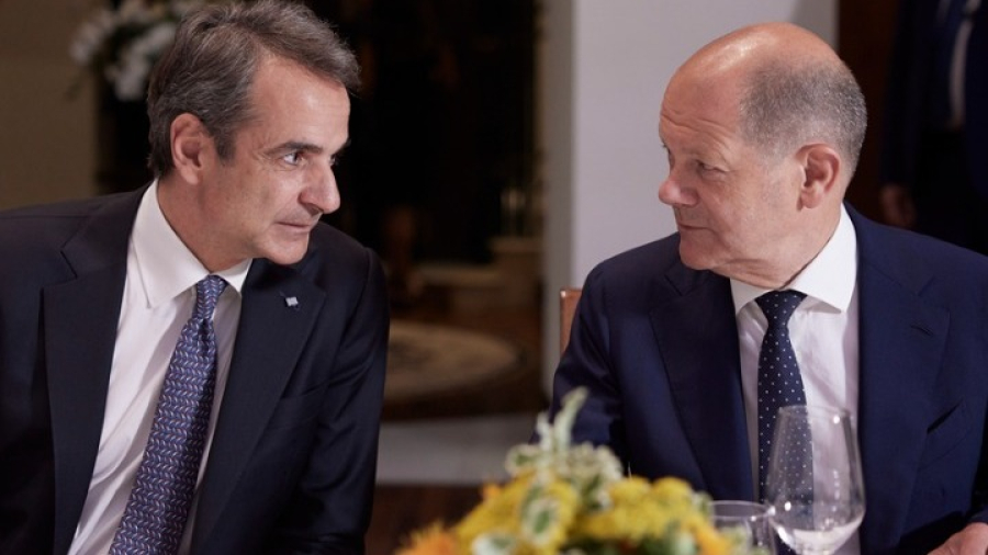 Στην Αθήνα ο Σολτς: Eνεργειακή κρίση, Ουκρανία και τουρκική προκλητικότητα στην ατζέντα της συνάντησης με Μητσοτάκη