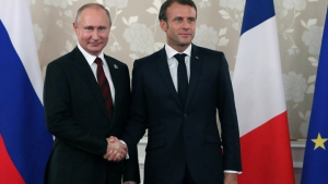 Γαλλία: Στη Μόσχα ο Μακρόν συνάντησε ένα διαφορετικό, πιο σκληρό Πούτιν