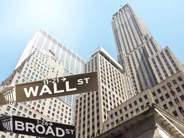 Ανοδικά ο Dow Jones, κάτω ο Nasdaq λίγο μετά το ξεκίνημα της Wall Street