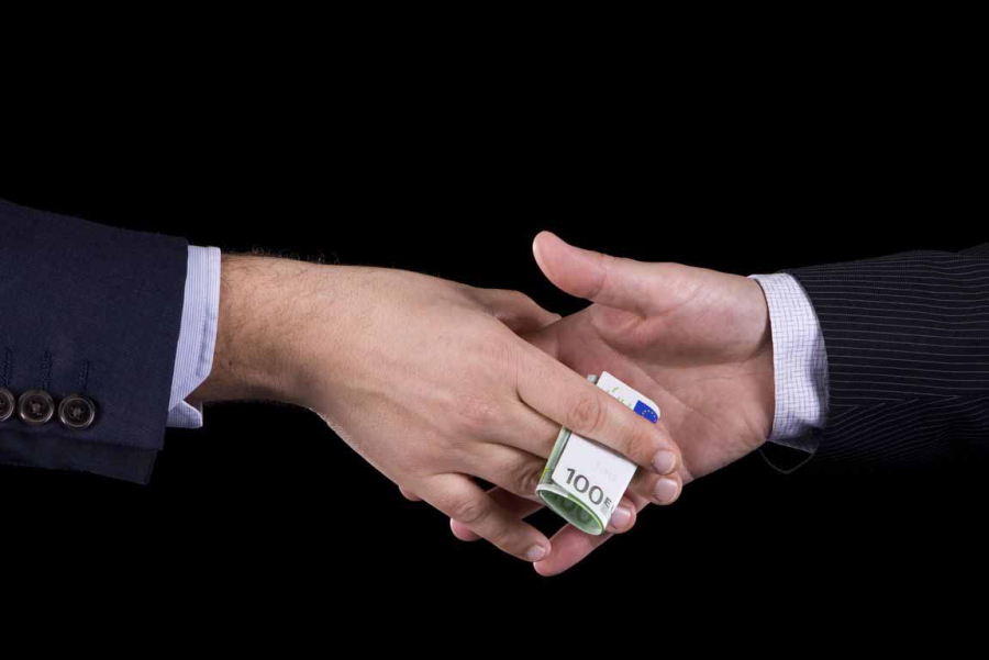 Το 80% των Ελλήνων διαπιστώνει πρόβλημα διαφθοράς